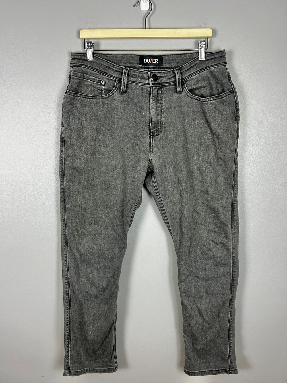 DUER L2X Relaxed Taper Jean Grey Black Sz 34x30 Stretch Temperature Control